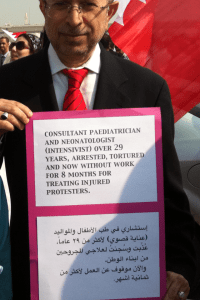 د. نادر في مظاهرة في ديسمبر 2011